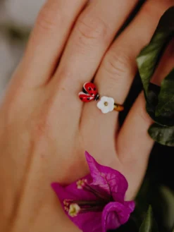 Bague FaceToFace coccinelle et fleur blanche>NACH BIJOUX Clearance