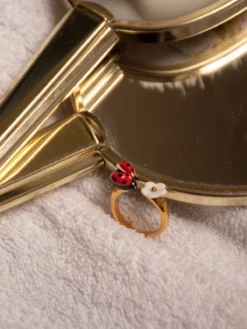 Bague FaceToFace coccinelle et fleur blanche><noscript><img width=