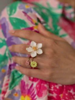Bague fleur blanche>NACH BIJOUX