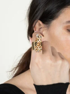Bague martelée léopard couché><noscript><img width=