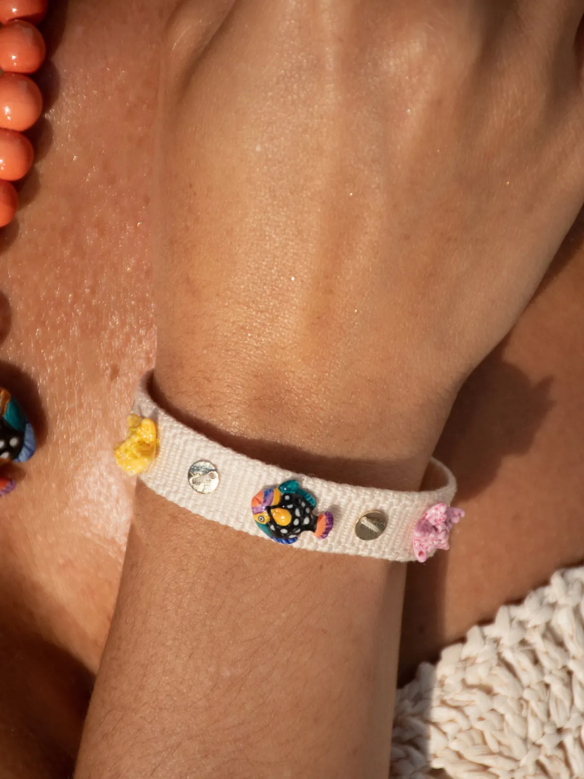 Beige braided bracelet with charms>NACH BIJOUX Outlet