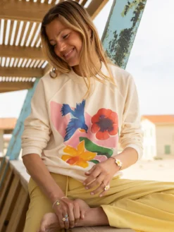 Blue Warbler and Flowers Bird Sweatshirt><noscript><img width=