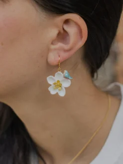 Boucles d'oreilles fleur blanche et oiseau bleu>NACH BIJOUX Best