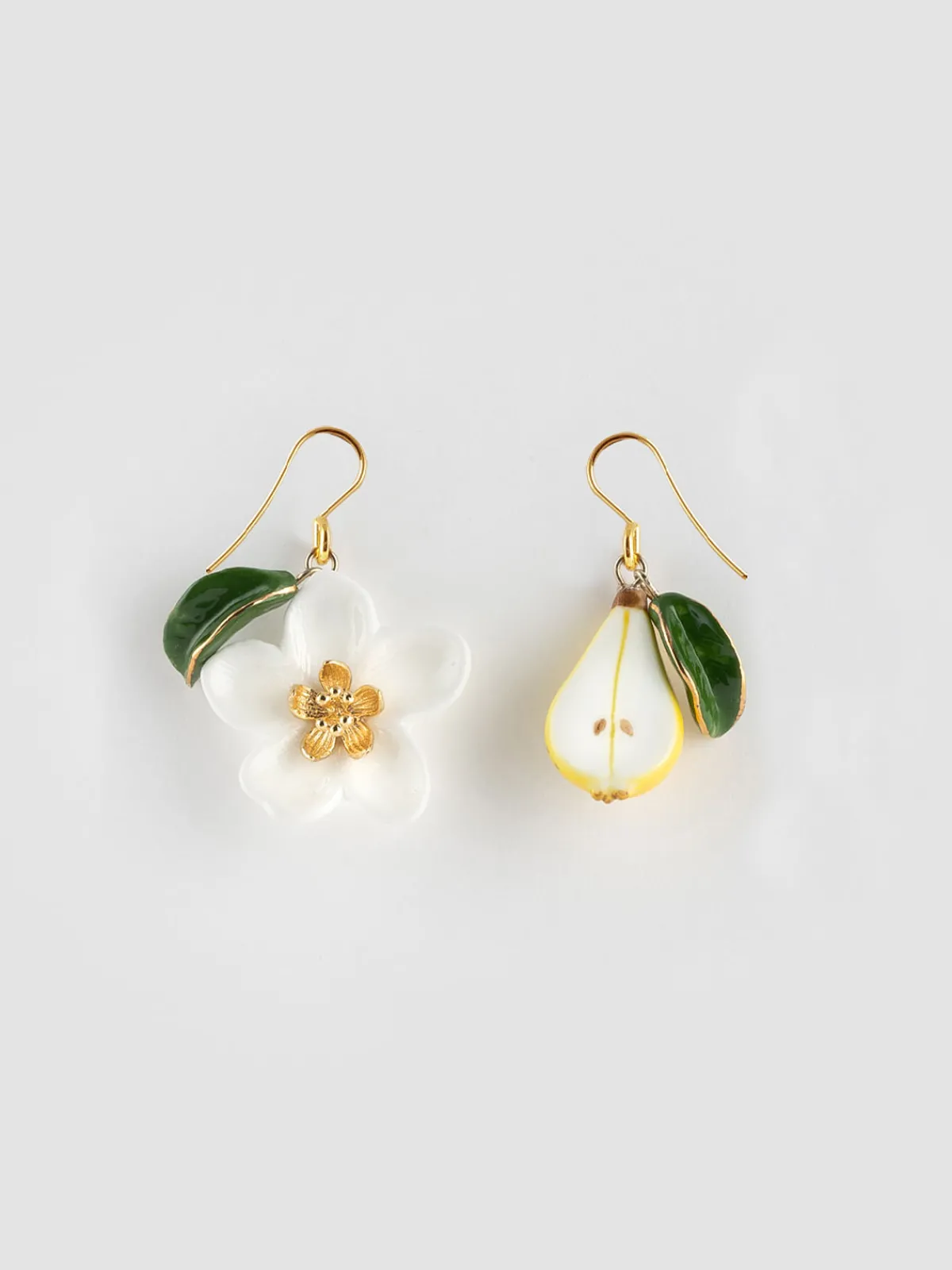 Boucles d'oreilles fleur de poirier, poire et feuille>NACH BIJOUX Online