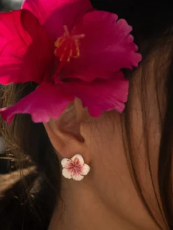 Boucles d'oreilles hibiscus>NACH BIJOUX