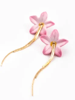 Boucles d’oreilles lys rose à franges><noscript><img width=