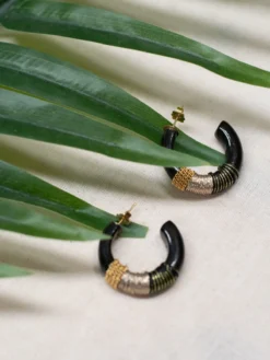 Boucles d'oreilles noir ethnique><noscript><img width=