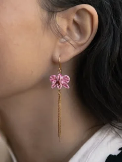 Boucles d'oreilles orchidée rose avec franges>NACH BIJOUX