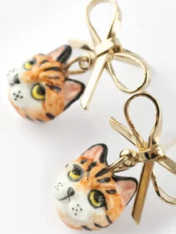 Boucles d'oreilles pendantes chat Bengal et nœud><noscript><img width=