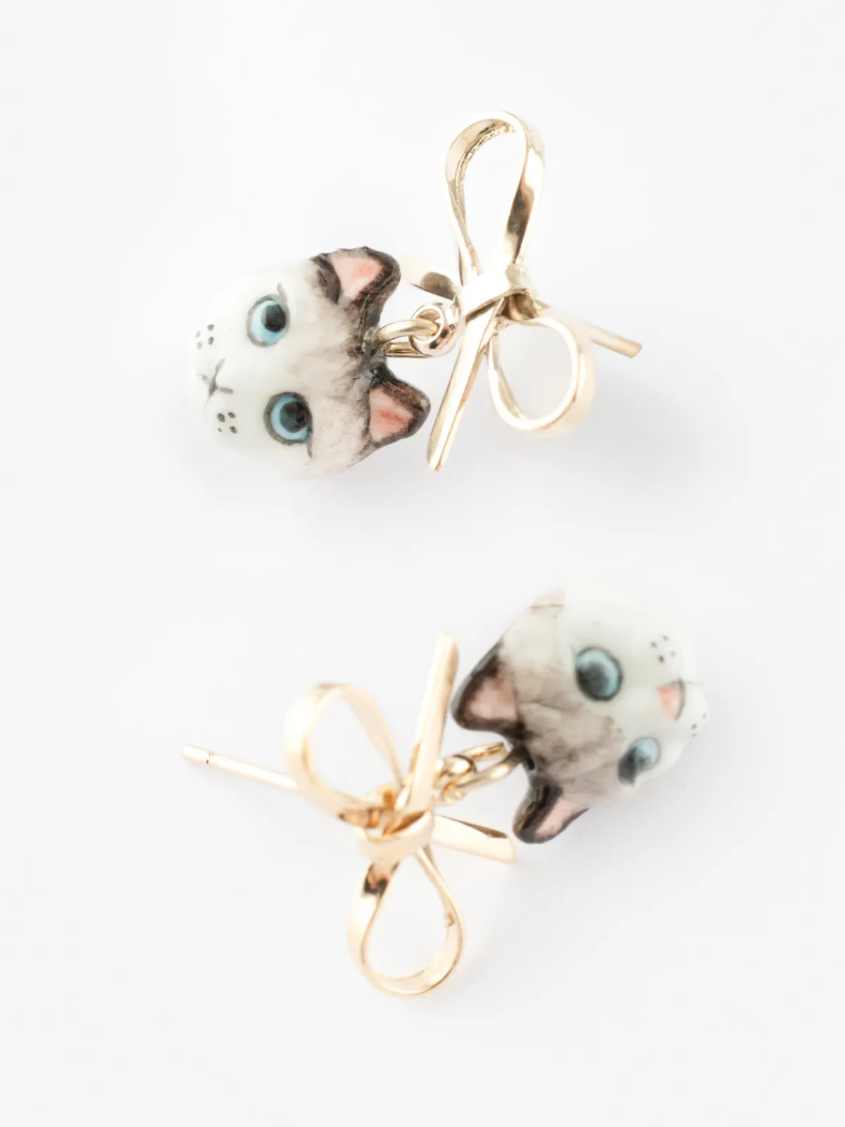 Boucles d'oreilles pendantes chat Ragdoll et nœud>NACH BIJOUX Clearance