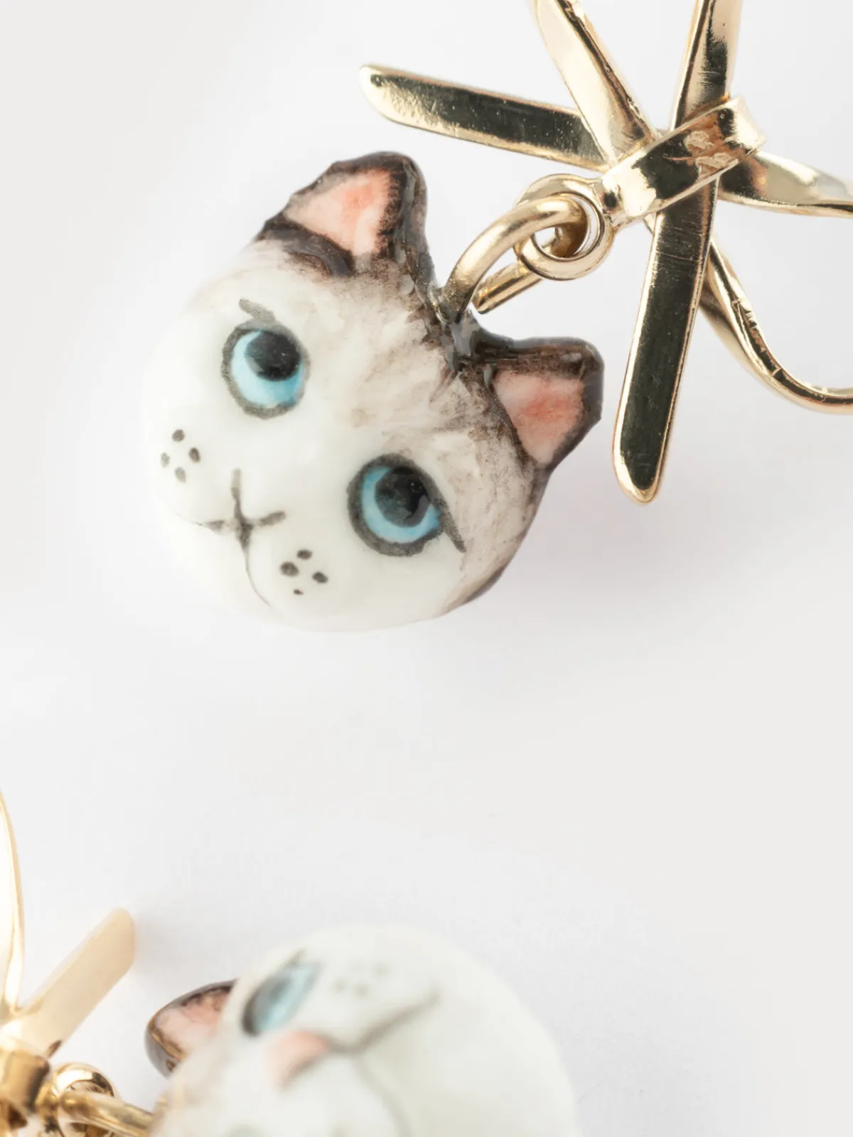 Boucles d'oreilles pendantes chat Ragdoll et nœud>NACH BIJOUX Clearance