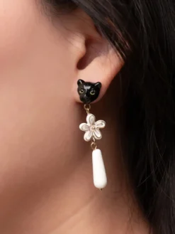 Boucles d'oreilles pendantes panthère et fleur d'Erine><noscript><img width=