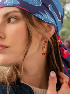 Boucles d'oreilles pendantes lapin et baies><noscript><img width=