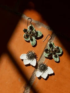 Boucles d'oreilles pendantes pétales zèbre vert><noscript><img width=