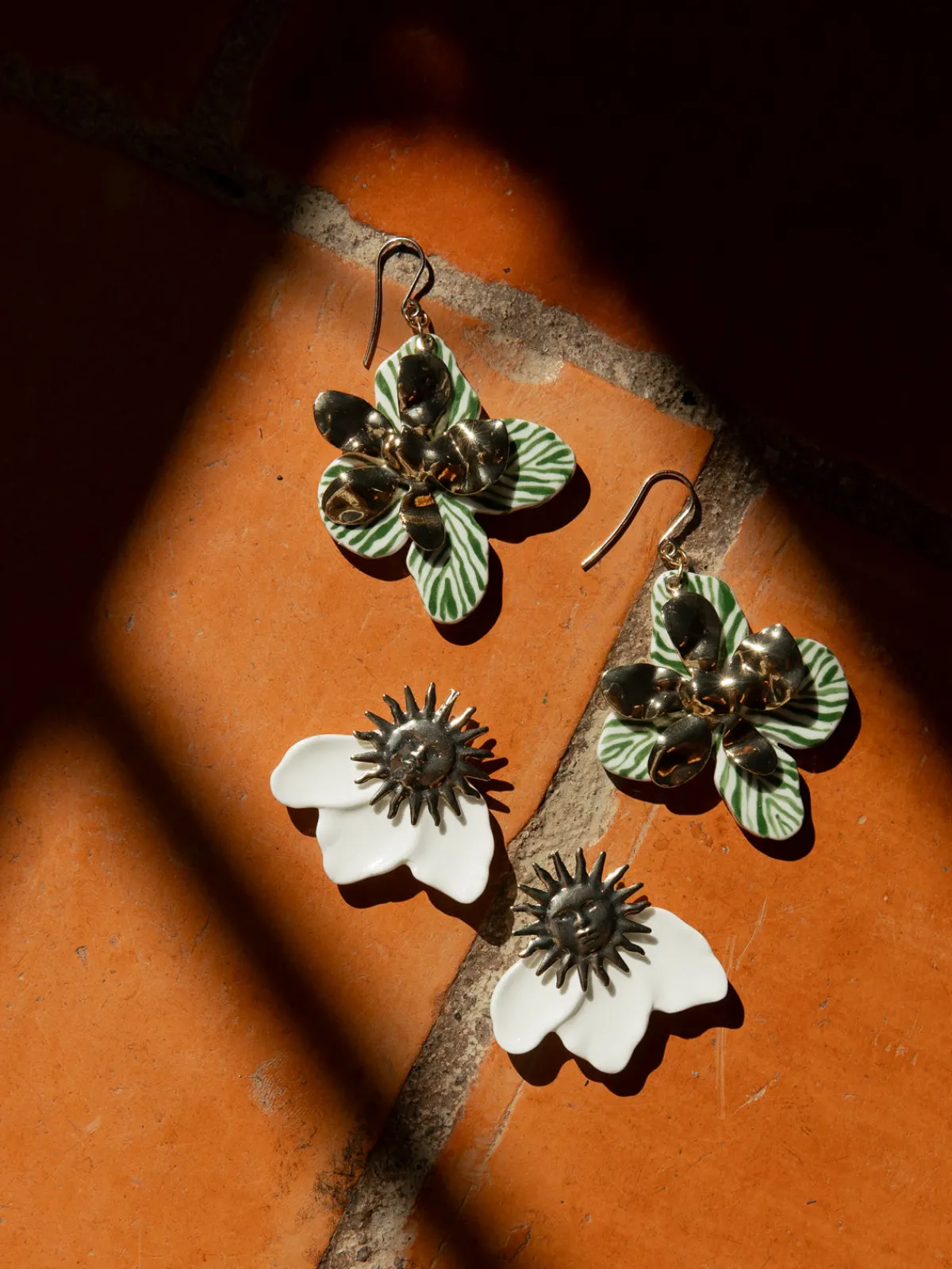Boucles d'oreilles pendantes pétales zèbre vert>NACH BIJOUX Clearance