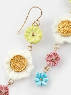Boucles d'oreilles pendantes à fleurs><noscript><img width=