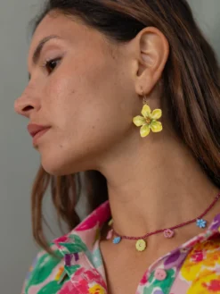 Boucles d'oreilles pendantes fleur jaune>NACH BIJOUX Clearance
