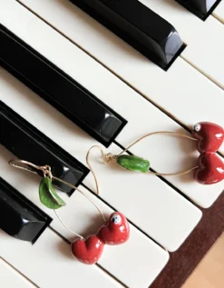 Boucles d'oreilles pendantes cerises - Chérie Cherry><noscript><img width=
