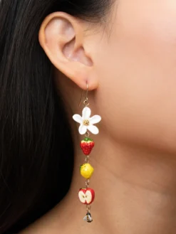 Boucles d’oreilles pendantes fleur, fruits et abeille><noscript><img width=