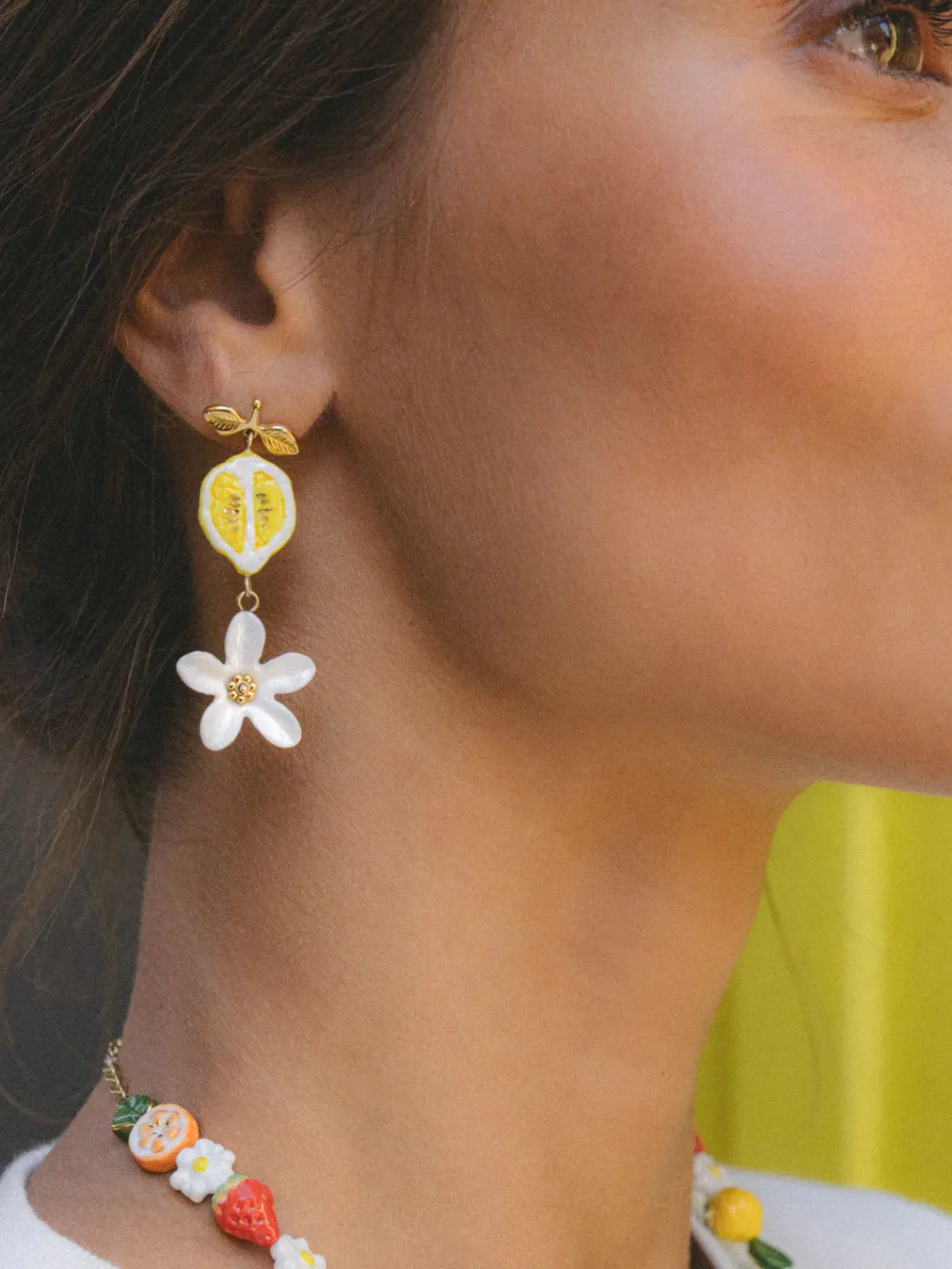 Boucles d'oreilles pendantes citron et fleur>NACH BIJOUX Online