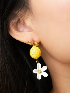 Boucles d'oreilles pendantes citron et fleur><noscript><img width=