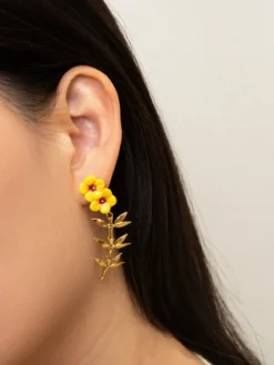 Boucles d’oreilles pendantes double hibiscus et feuilles><noscript><img width=
