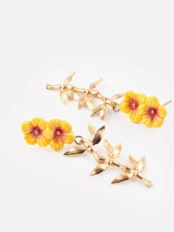 Boucles d’oreilles pendantes double hibiscus et feuilles><noscript><img width=