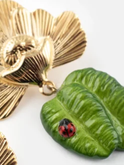 Boucles d'oreilles pendantes - Fleurs et coccinelle><noscript><img width=