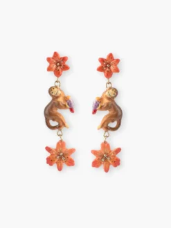 Boucles d’oreilles pendantes lys et singe>NACH BIJOUX New