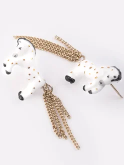 Boucles d’oreilles pendantes cheval blanc et chaînes><noscript><img width=