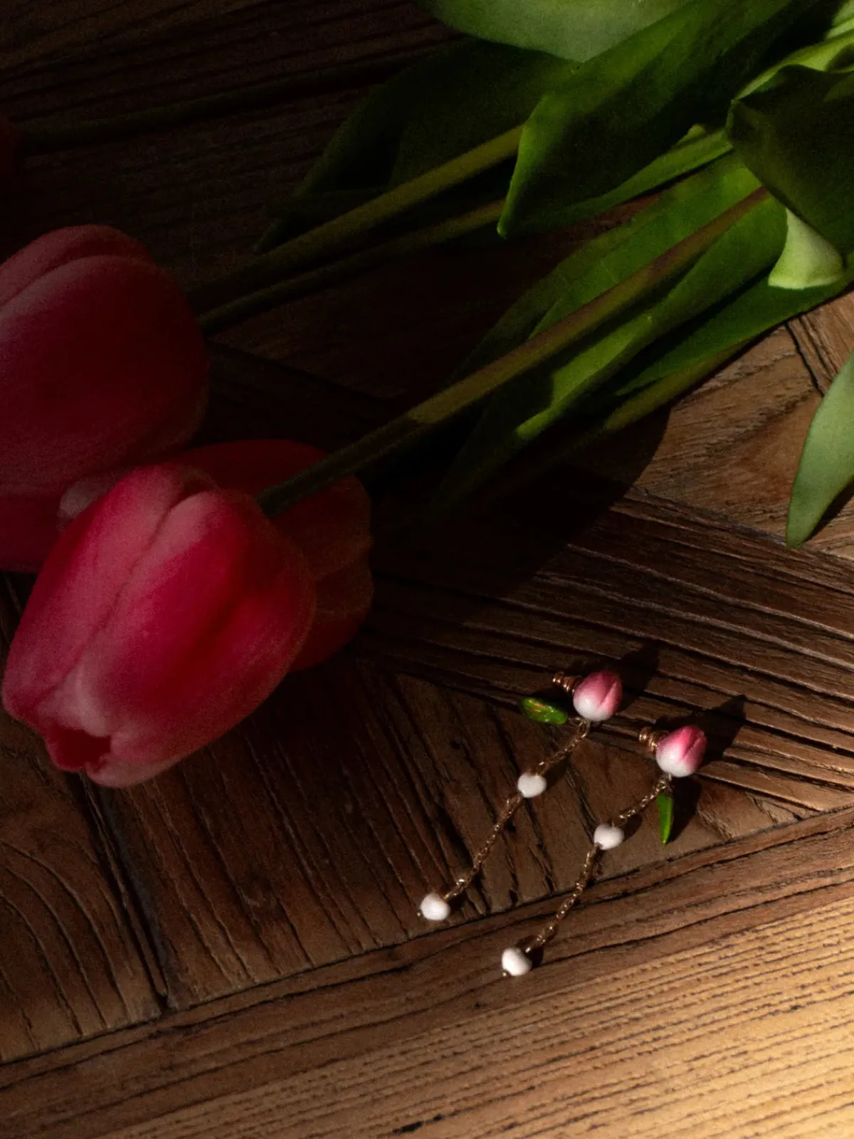 Boucles d’oreilles pendantes chaîne et Tulipe>NACH BIJOUX Best