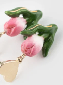 Boucles d’oreilles pendantes cœur et tulipe><noscript><img width=
