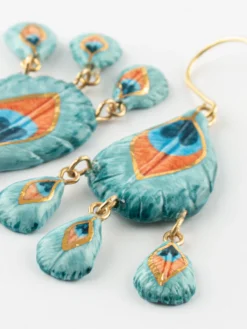 Boucles d'oreilles plume de paon et pampilles><noscript><img width=