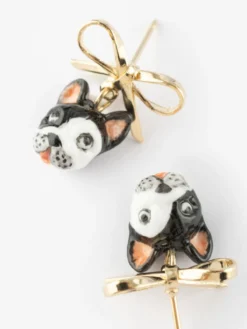 Boucles d'oreilles puces - chien Bulldog Français et nœud><noscript><img width=