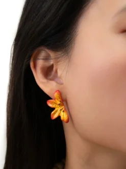 Boucles d'oreilles puces - demi lys tigrée><noscript><img width=