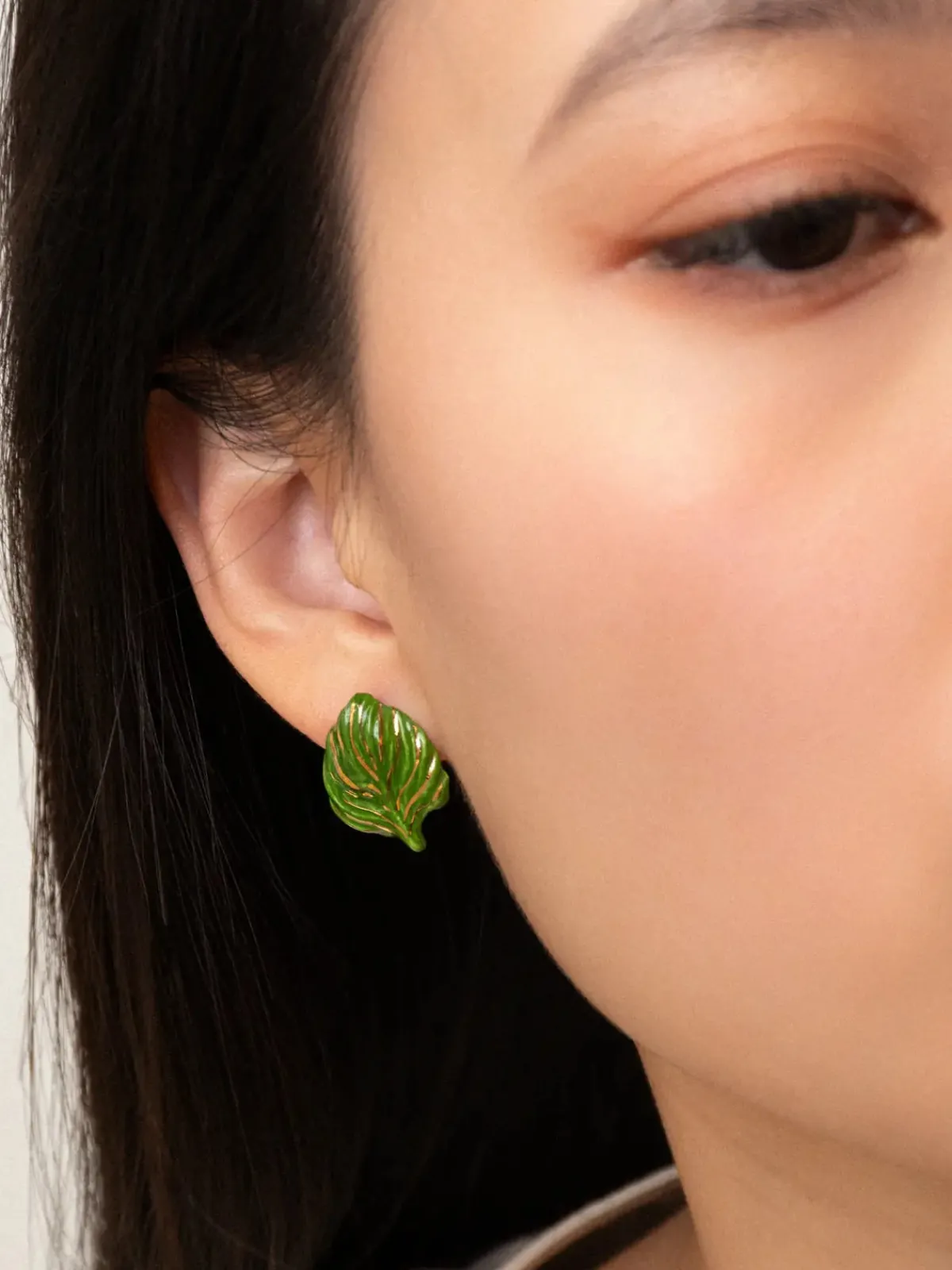 Boucles d'oreilles puces - feuille et coccinelle>NACH BIJOUX
