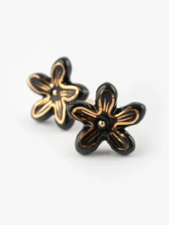 Boucles d'oreilles puces - Fleur d'Erine noire><noscript><img width=