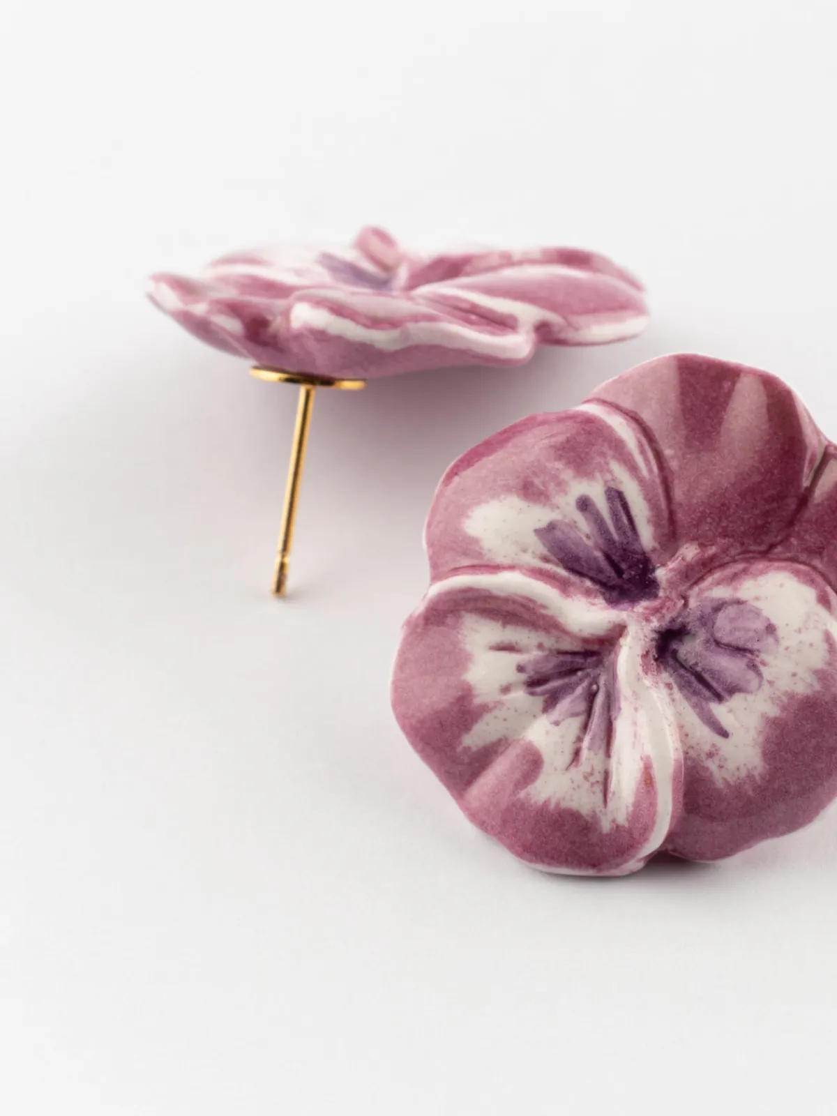 Boucles d'oreilles puces - Fleur pensée>NACH BIJOUX