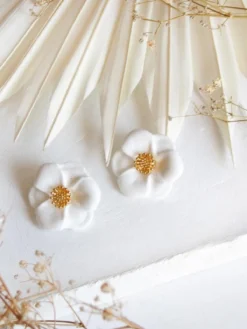 Boucles d'oreilles puces - Fleur blanche>NACH BIJOUX Outlet