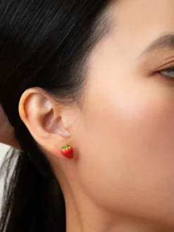Boucles d'oreilles puces - fraise><noscript><img width=