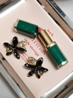 Boucles d'oreilles puces - Léopard et fleur d'Erine><noscript><img width=