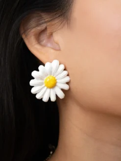 Boucles d'oreilles puces - maxi marguerite><noscript><img width=