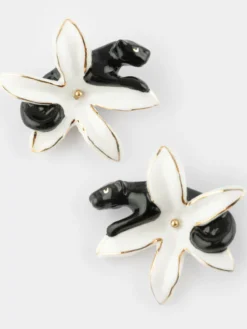 Boucles d'oreilles puces - Panthère et fleur d'Erine blanche><noscript><img width=