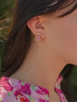 Boucles d'oreilles puces rondes - Fleur pensée>NACH BIJOUX Online