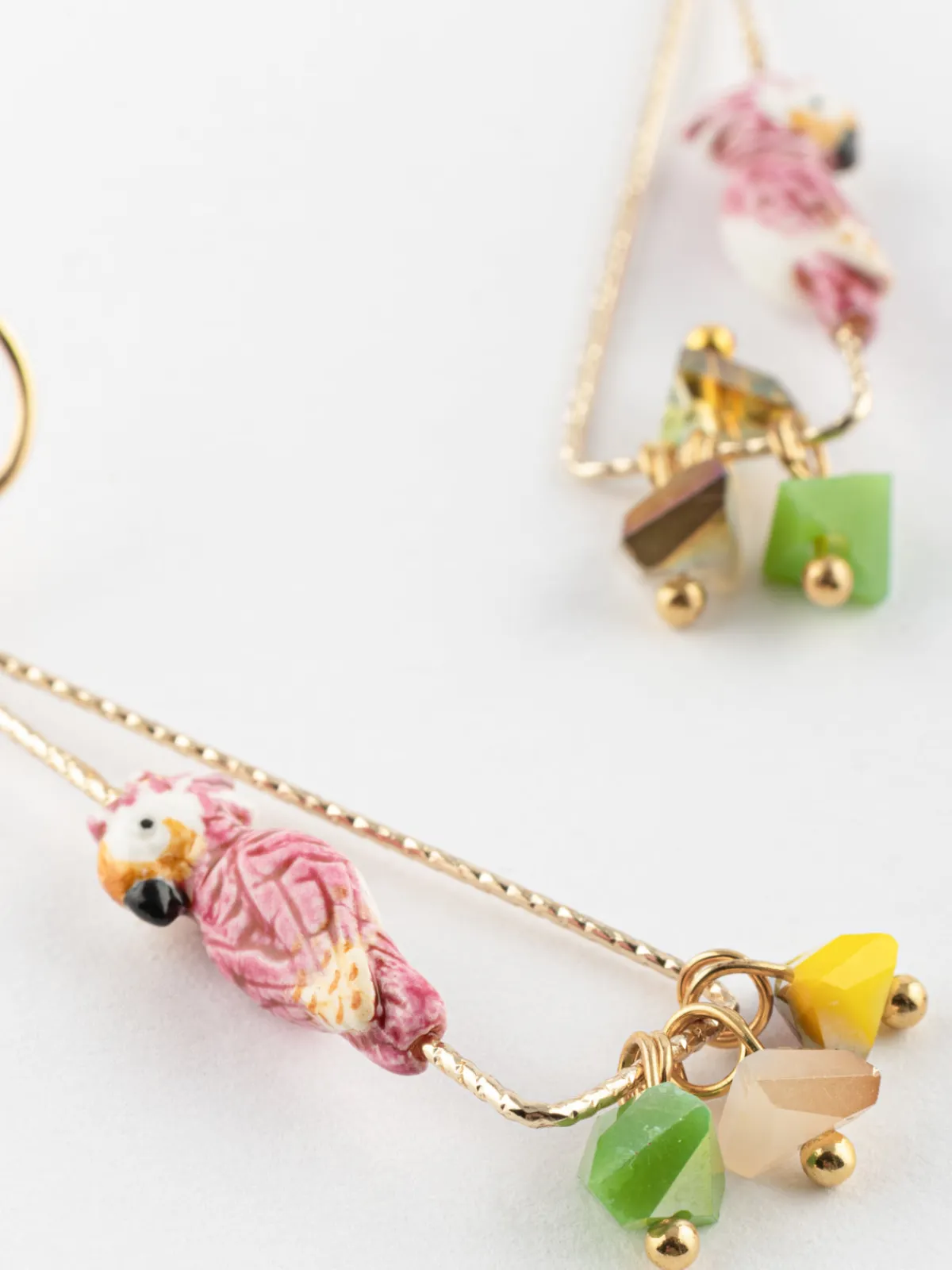 Boucles d'oreilles triangles cacatoès et perles>NACH BIJOUX