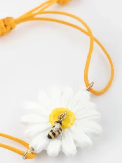 Bracelet cordon marguerite et abeille><noscript><img width=