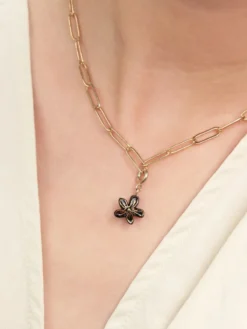 Charm's fleur d'Erine noire><noscript><img width=