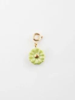 Charm's green flower><noscript><img width=