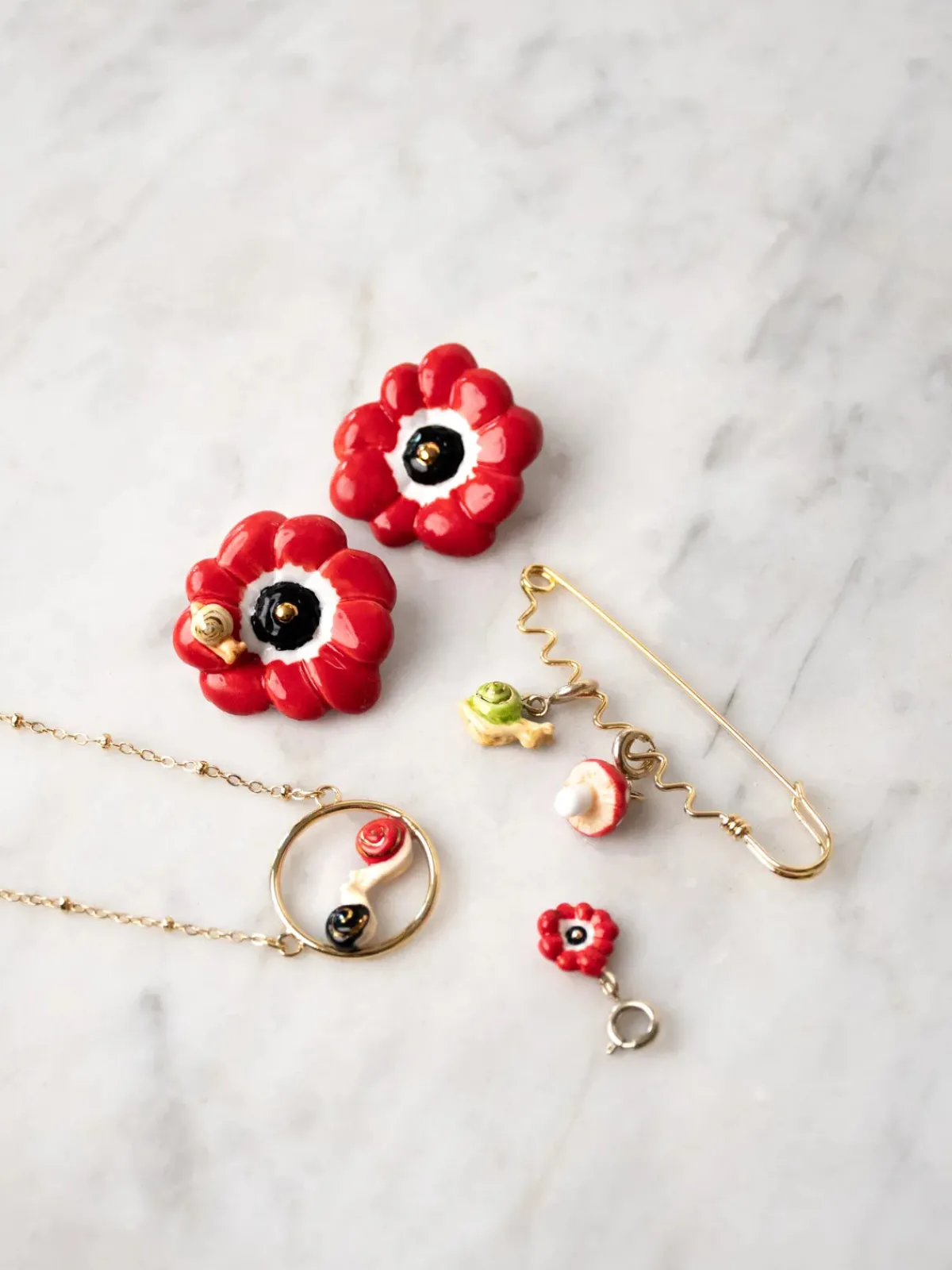 Charm's red anemone>NACH BIJOUX