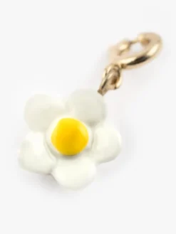 Charm's white flower><noscript><img width=